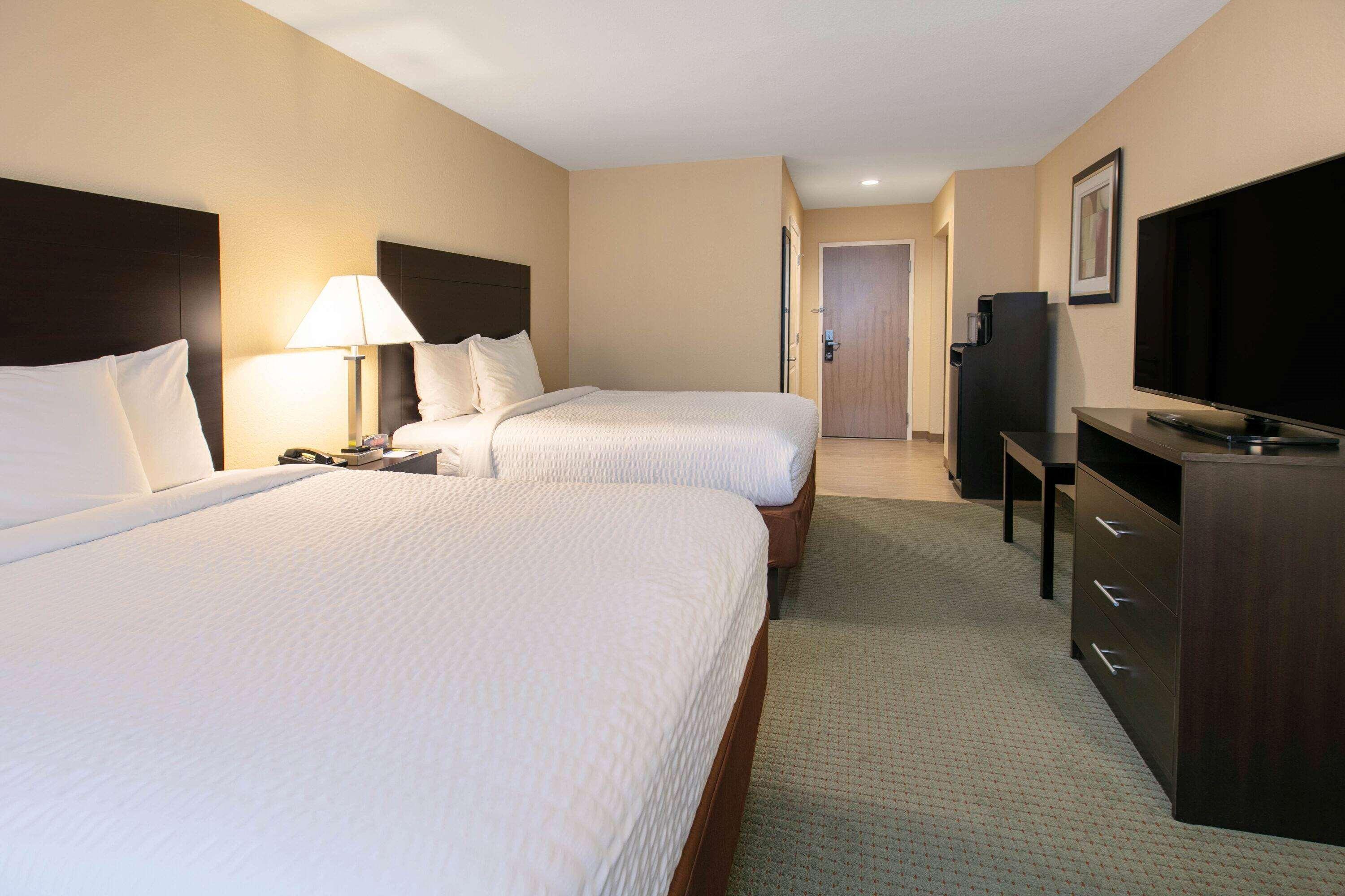 Days Inn & Suites By Wyndham Florence/Jackson Area Екстер'єр фото