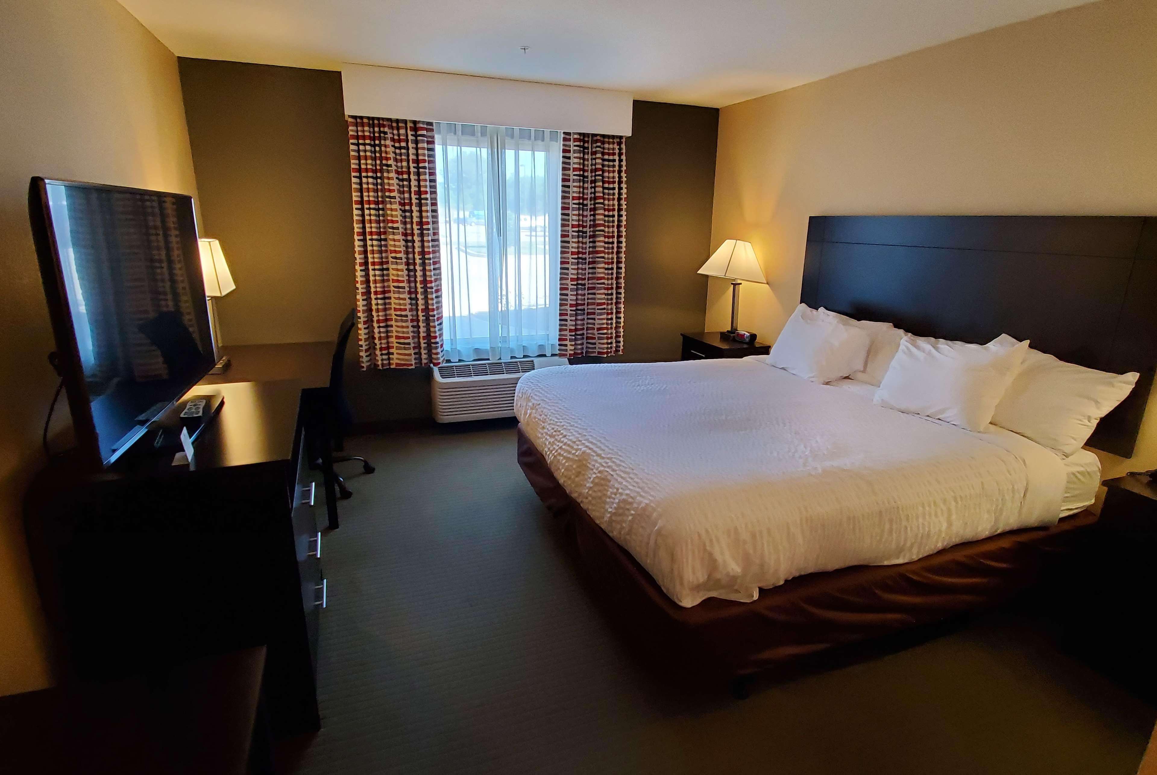 Days Inn & Suites By Wyndham Florence/Jackson Area Екстер'єр фото