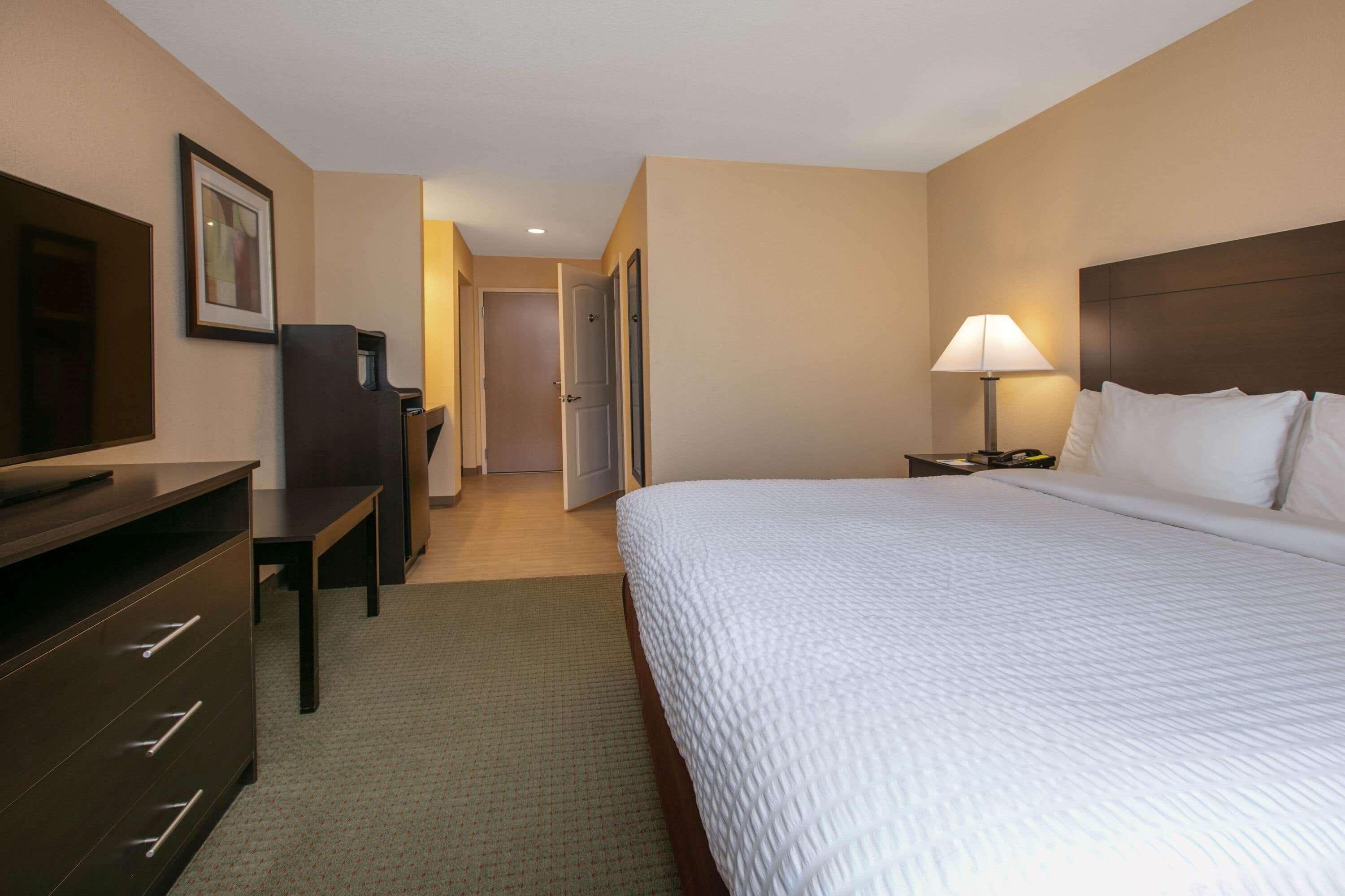 Days Inn & Suites By Wyndham Florence/Jackson Area Екстер'єр фото