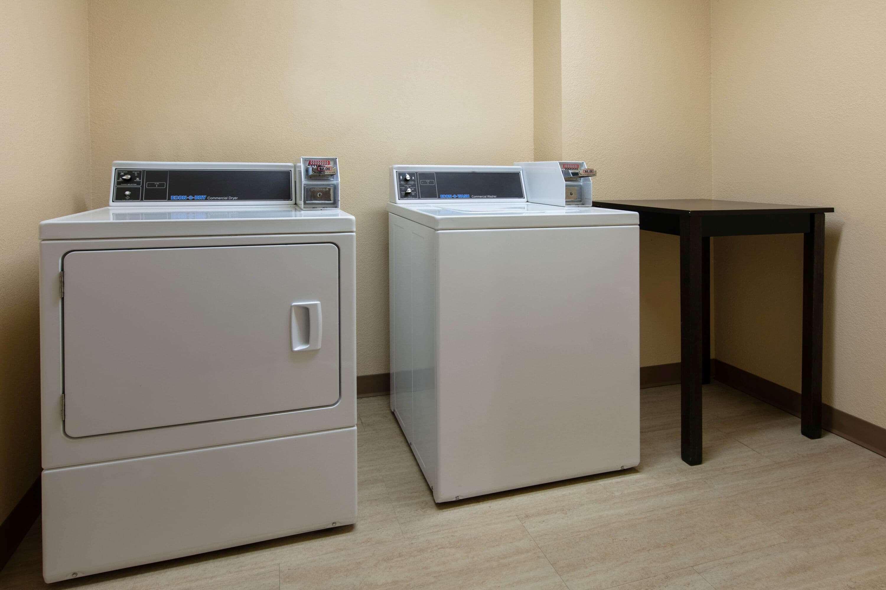 Days Inn & Suites By Wyndham Florence/Jackson Area Екстер'єр фото