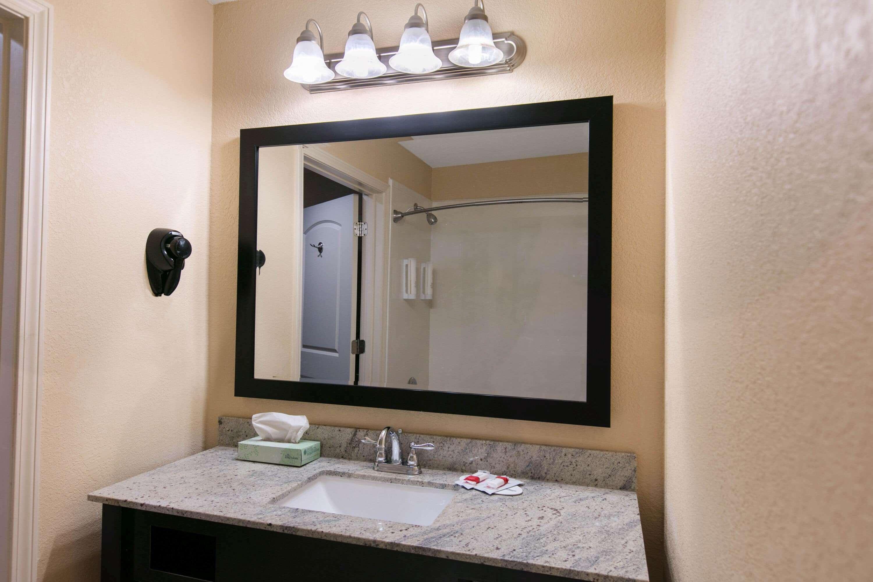 Days Inn & Suites By Wyndham Florence/Jackson Area Екстер'єр фото