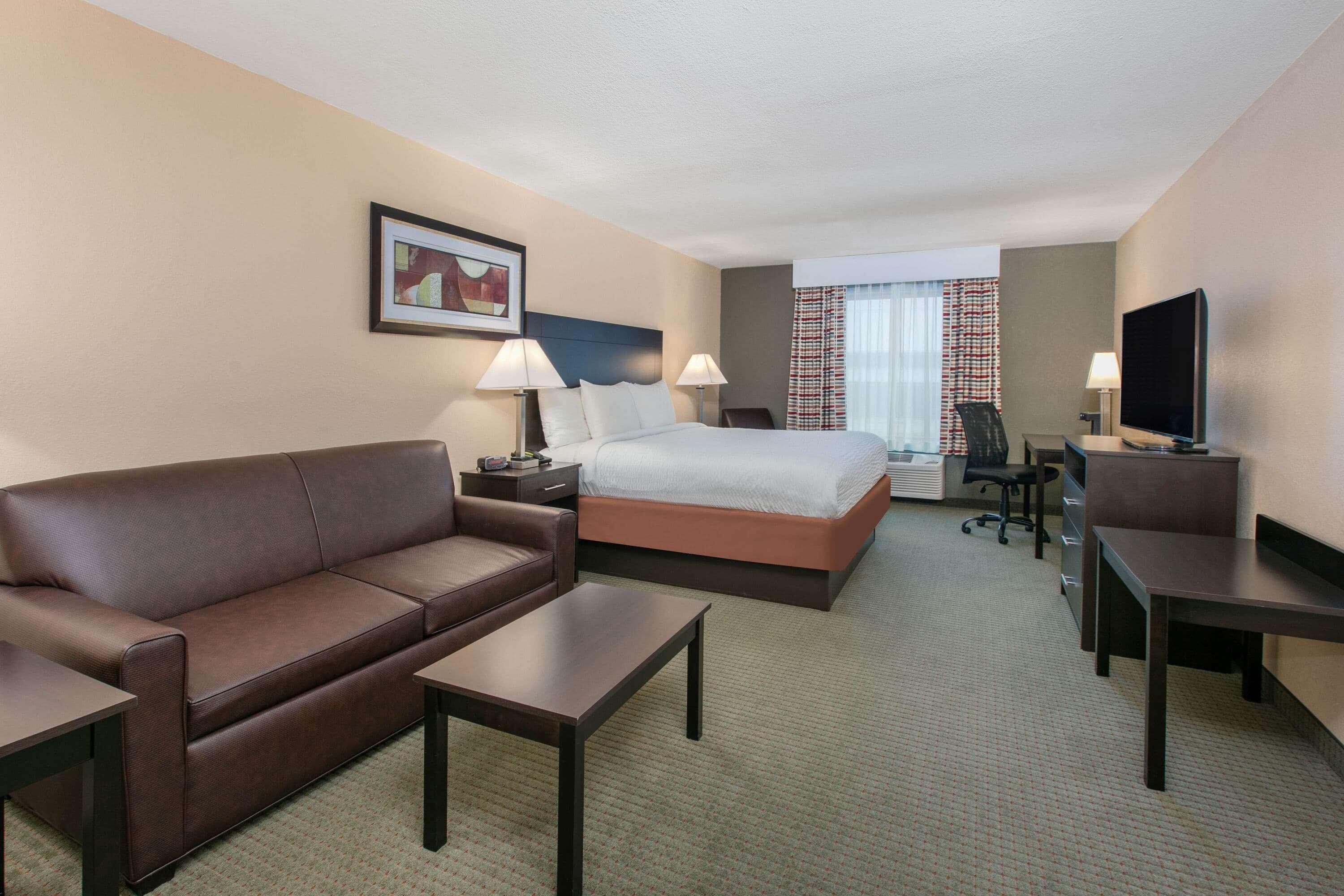 Days Inn & Suites By Wyndham Florence/Jackson Area Екстер'єр фото